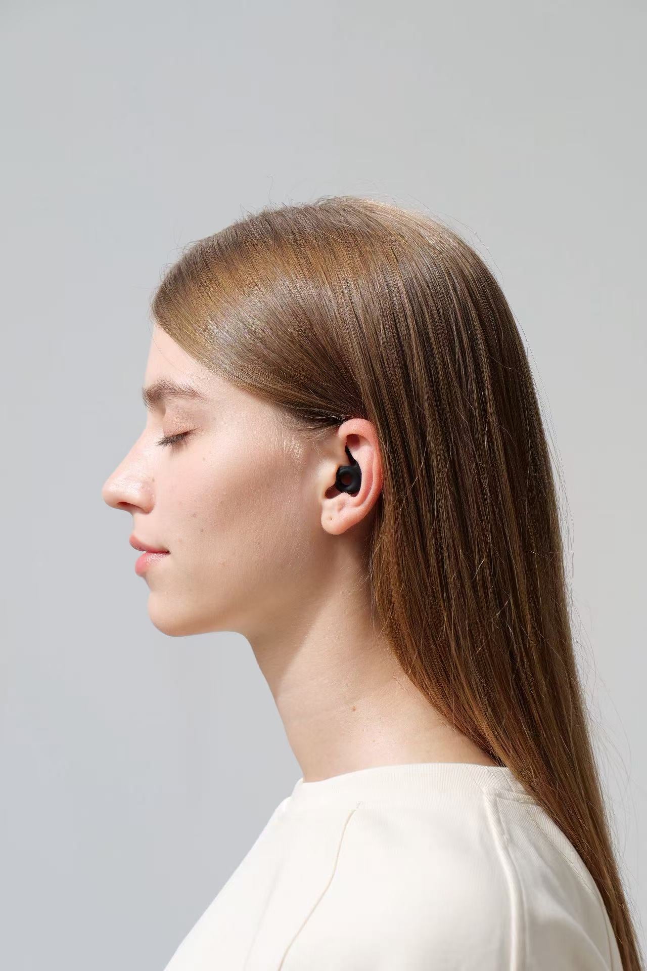 Lady wears a noise canceling earplugs Exceptional Protection Meets All-Day Comfort